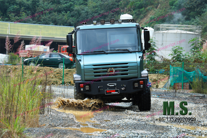 close compartment 4x4 off-road truck military