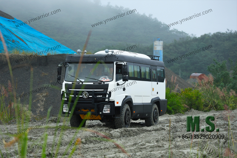 Dongfeng 4x4 off-road bus real footage in wild