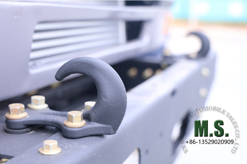 cost effective durable 6x6 single tyre cabin truck front safety bumper