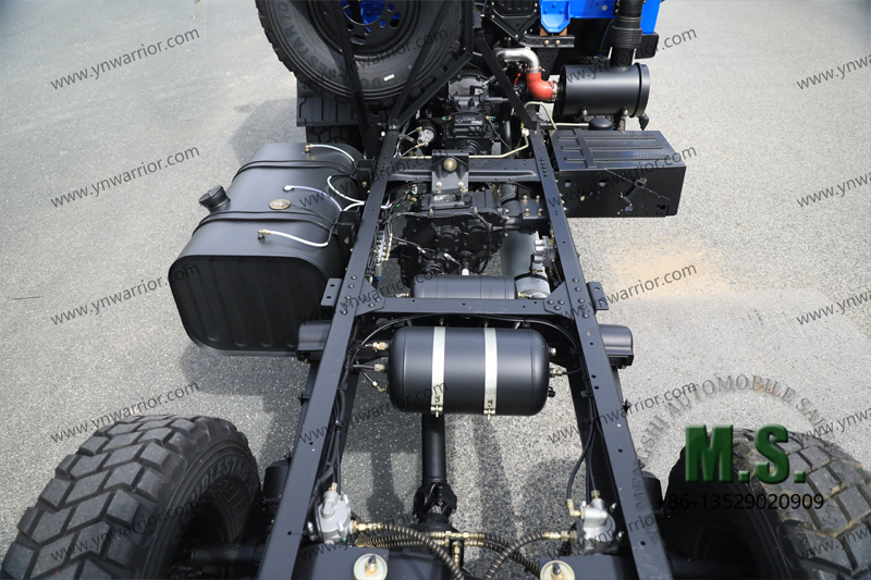 solid double layer chassis of Dongfeng 4x4 off-road truck chassis
