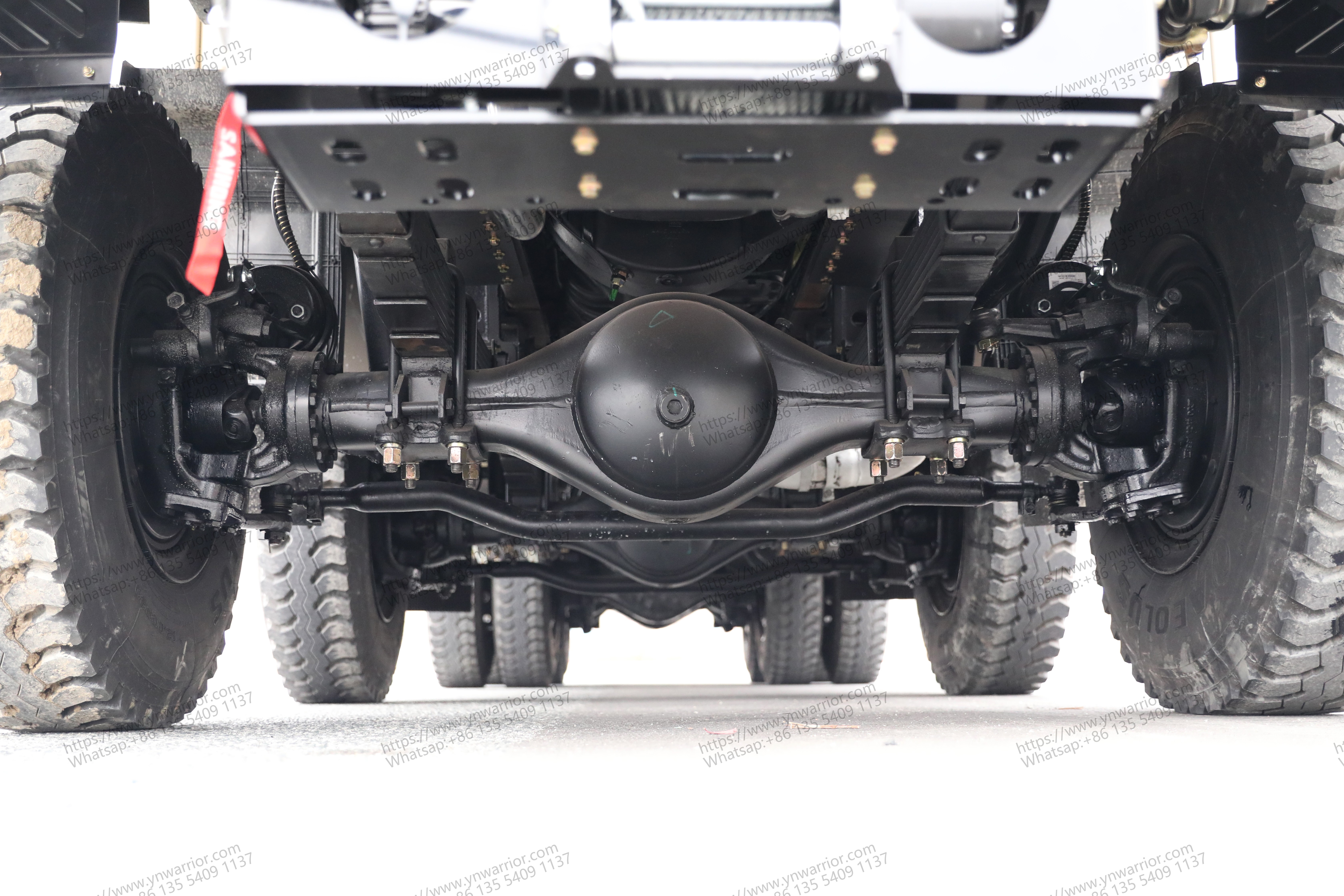 Dongfeng 8x8 heavy duty truck massive axle