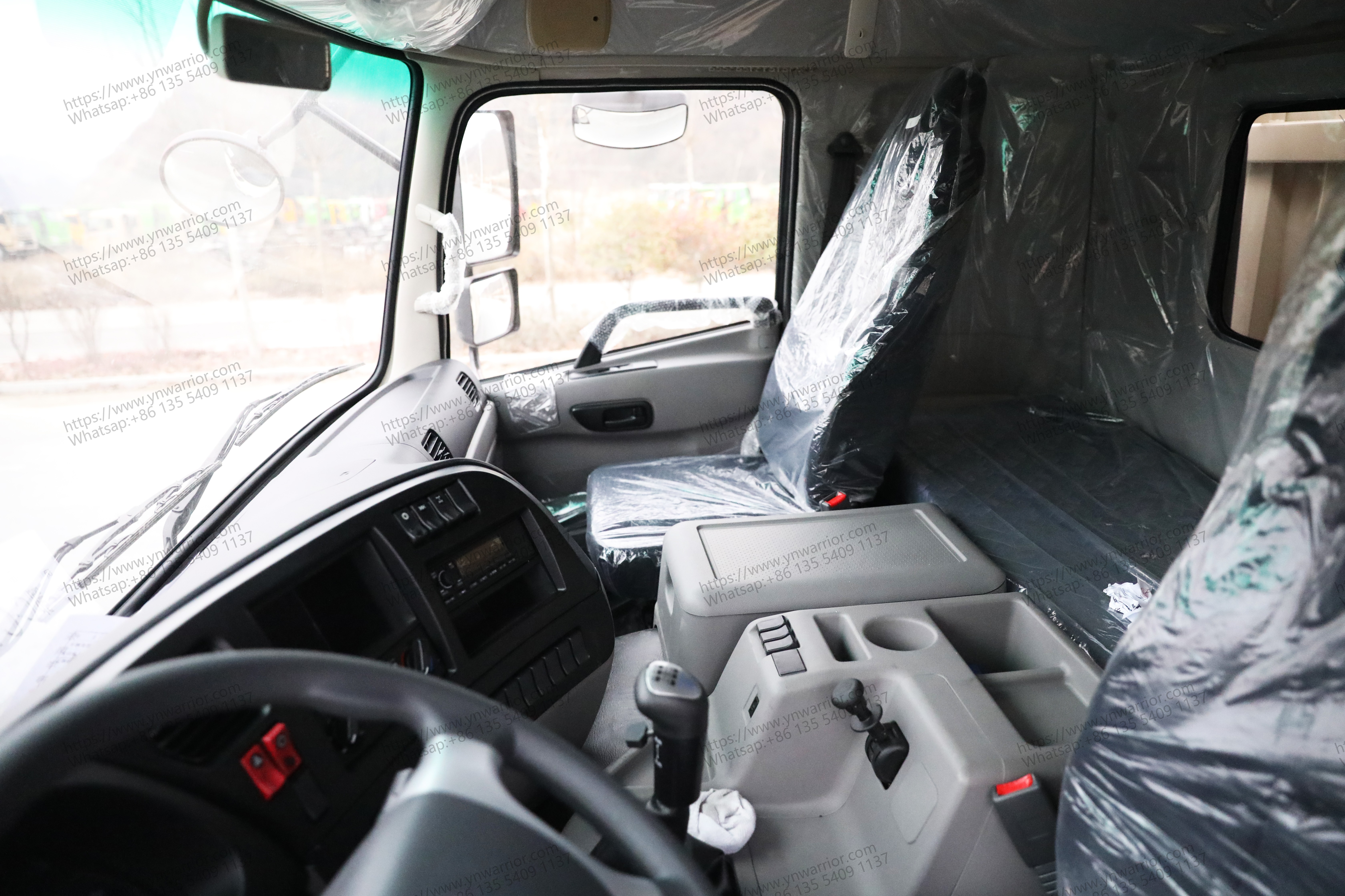 Dongfeng 8x8 heavy duty truck cabin