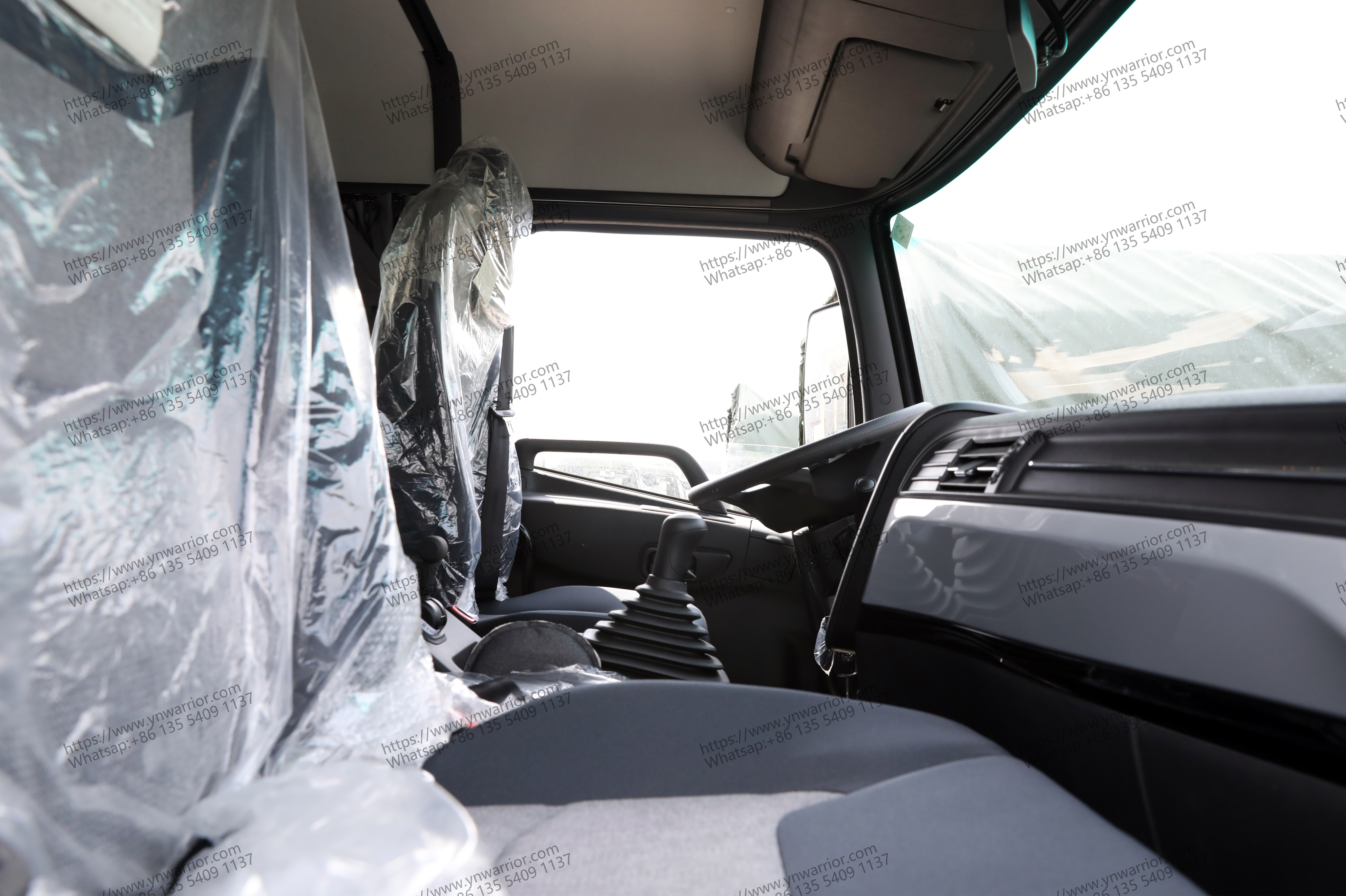 Dongfeng 4x4 truck with rain cannopy military cabin