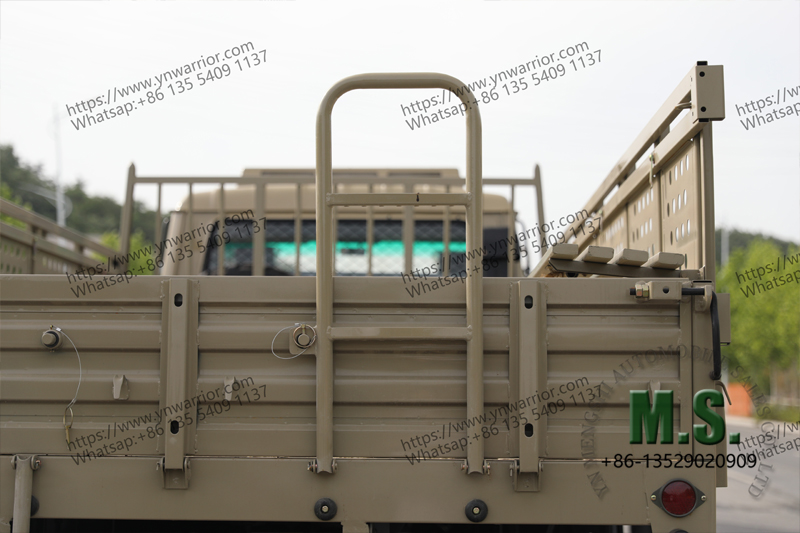 6x6 troops carrier truck, troops transportation cargo box with an ladder