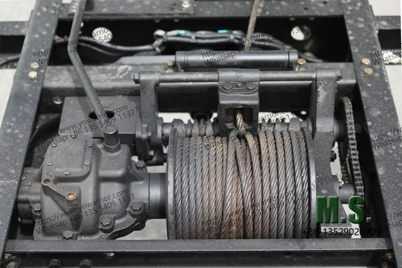 Dongfeng 6x6 double row truck electric winch in chassis