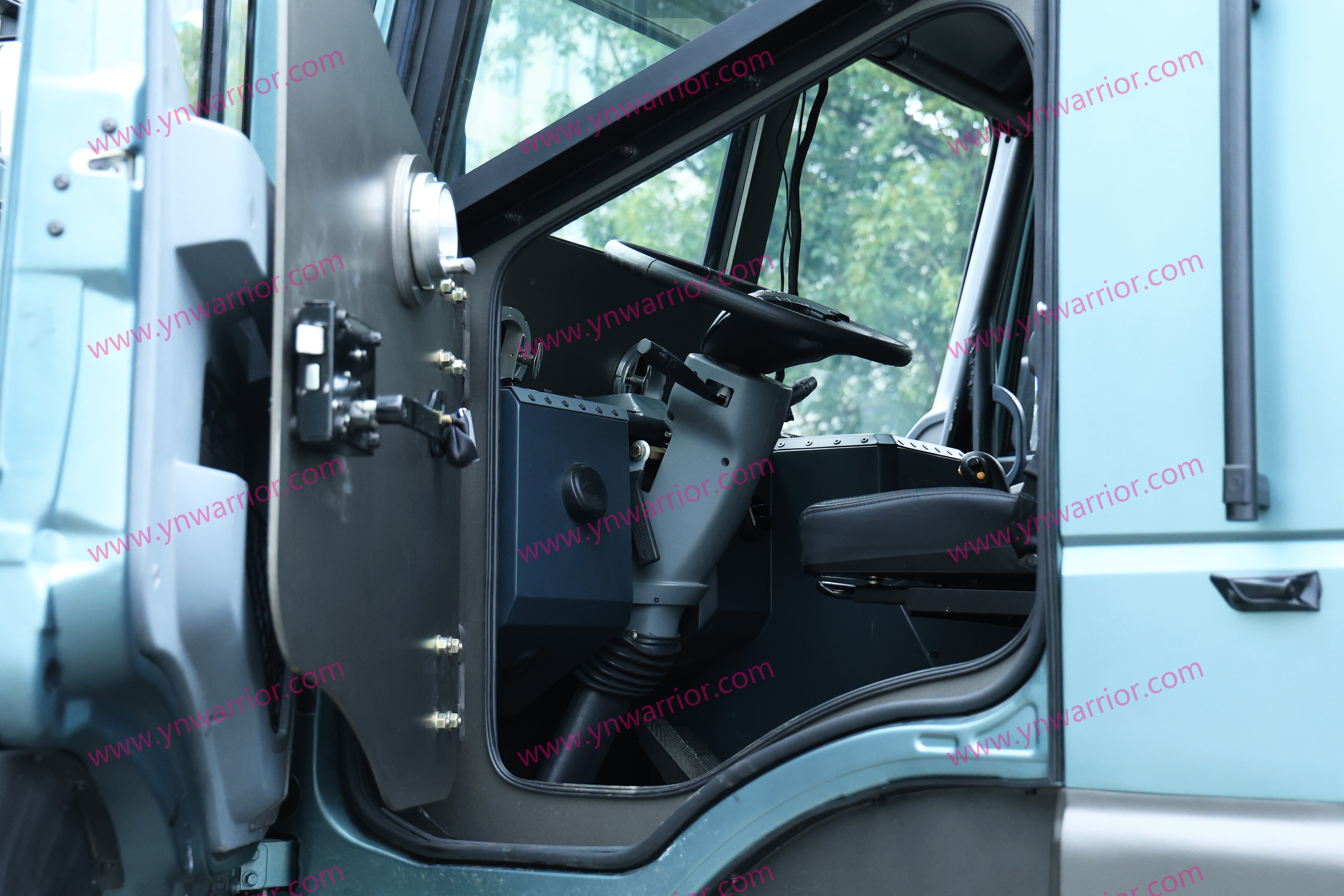 double safty doors of armored vehicle