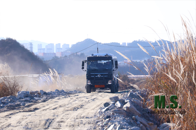 Dongfeng 6x6 off-road bus mountain driving footage