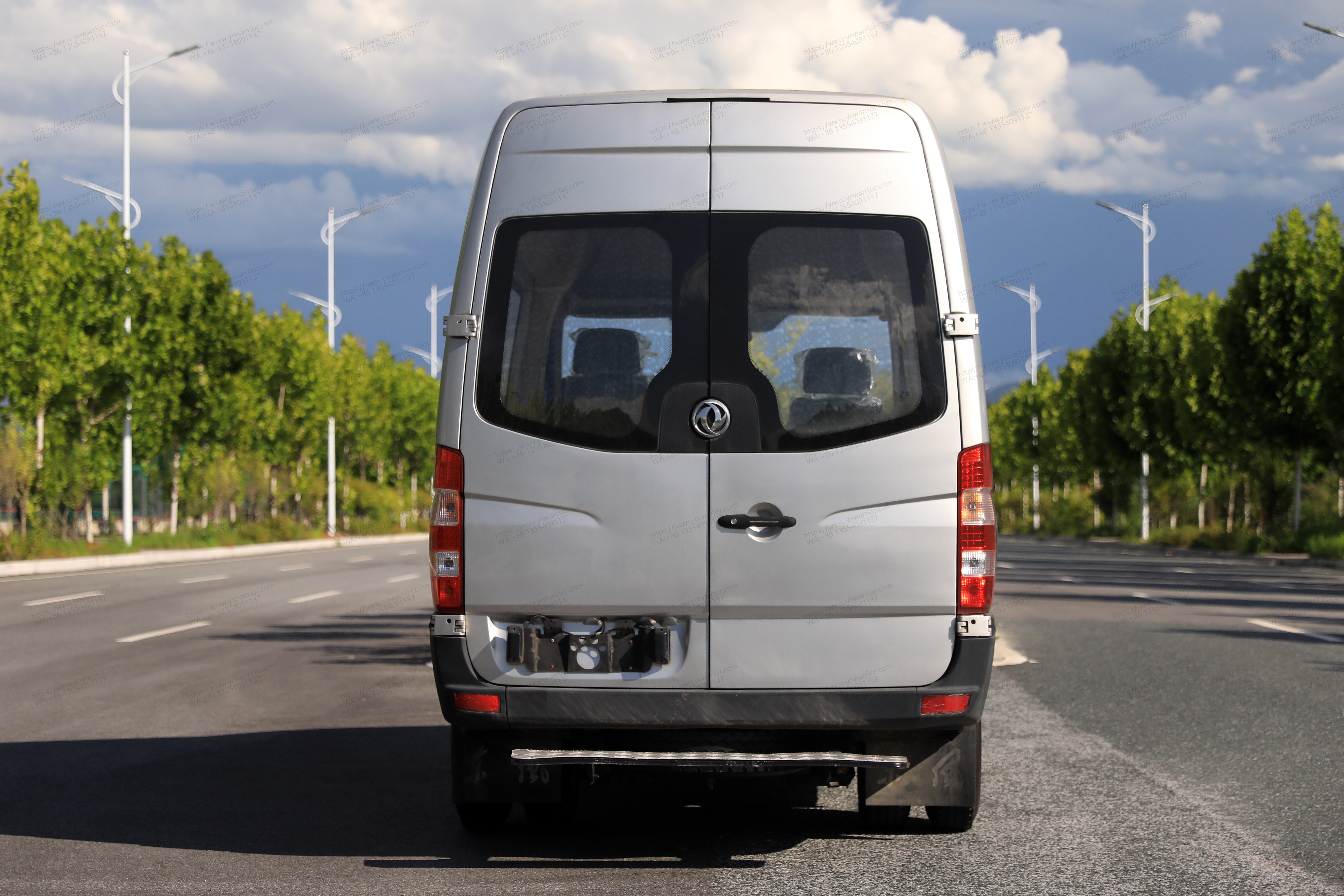 Chinese Dongfeng minivan cusotmized