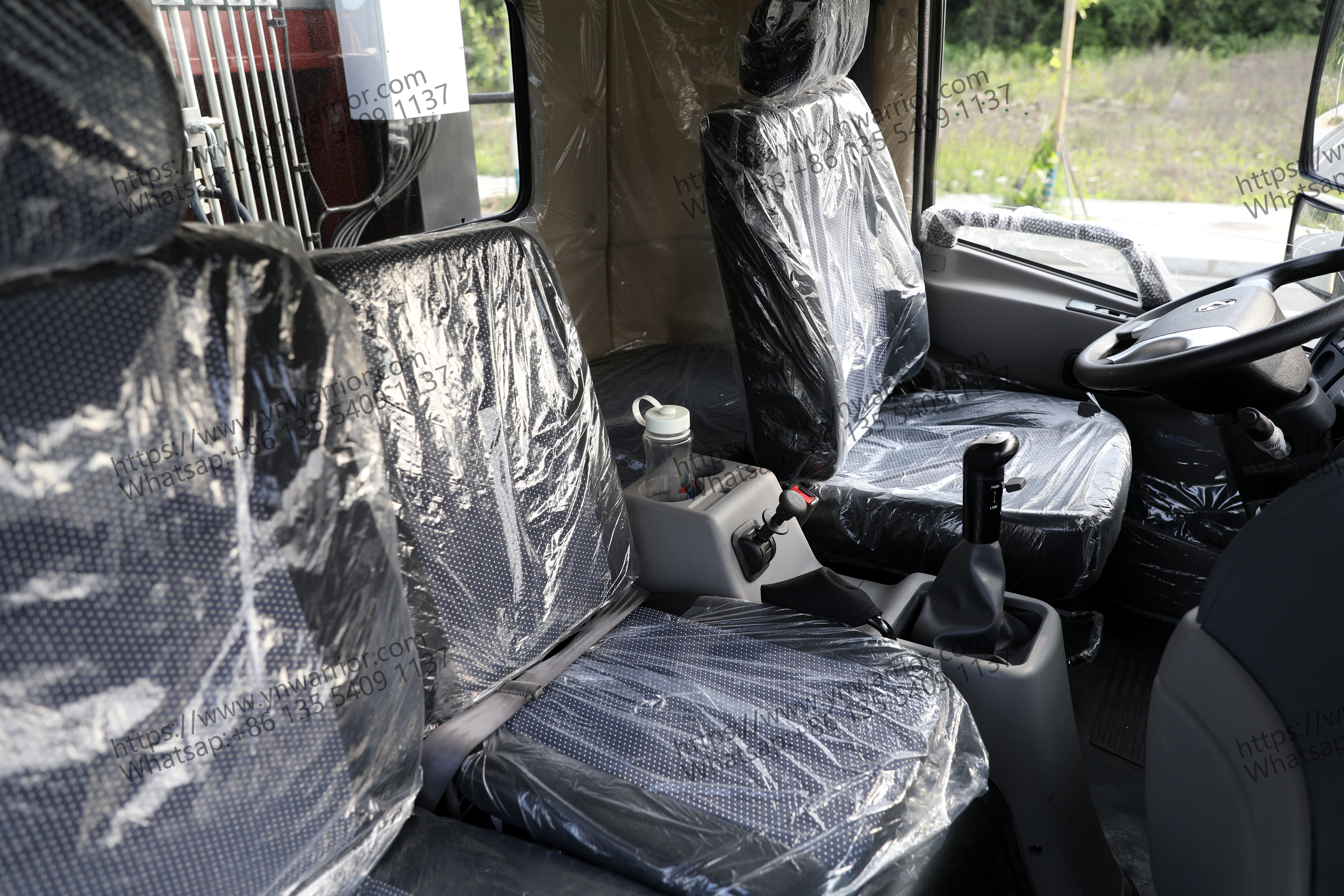 Dongfeng garbage truck factory direct cabin inside