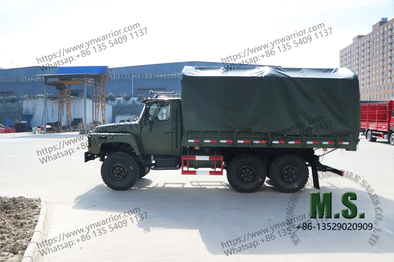 China troops truck but also dump truck