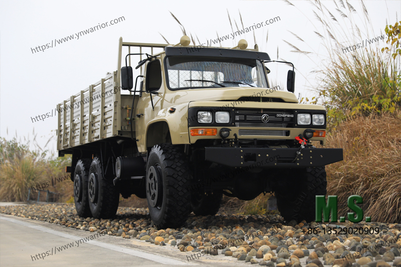 Dongfeng durable cargo truck wild driving