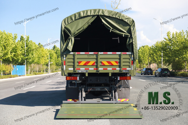 laid down hydraulic lift ramp on Dongfeng heavy duty truck