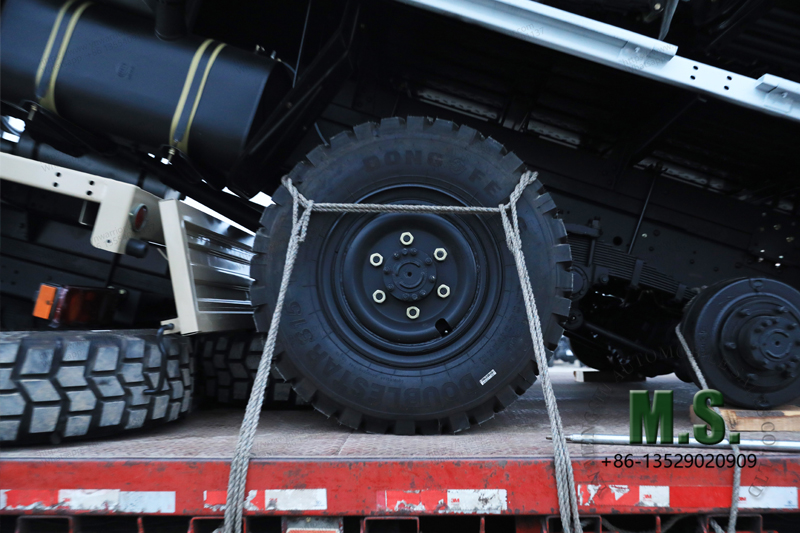 tyre of the trucks when Dongfeng trucks shipping on the tractor truck