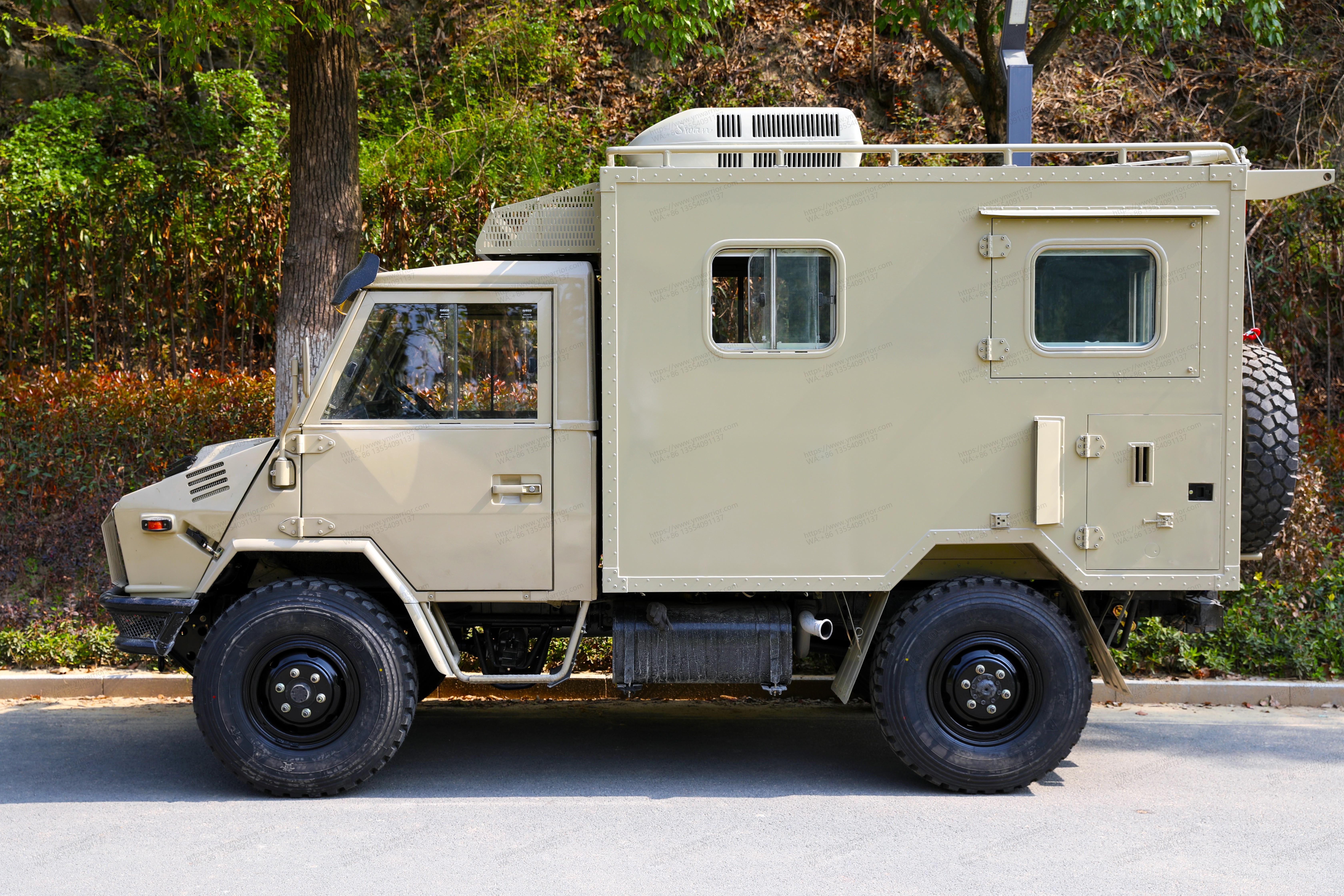 Chinese 4x4 off-road IVECO RV left side