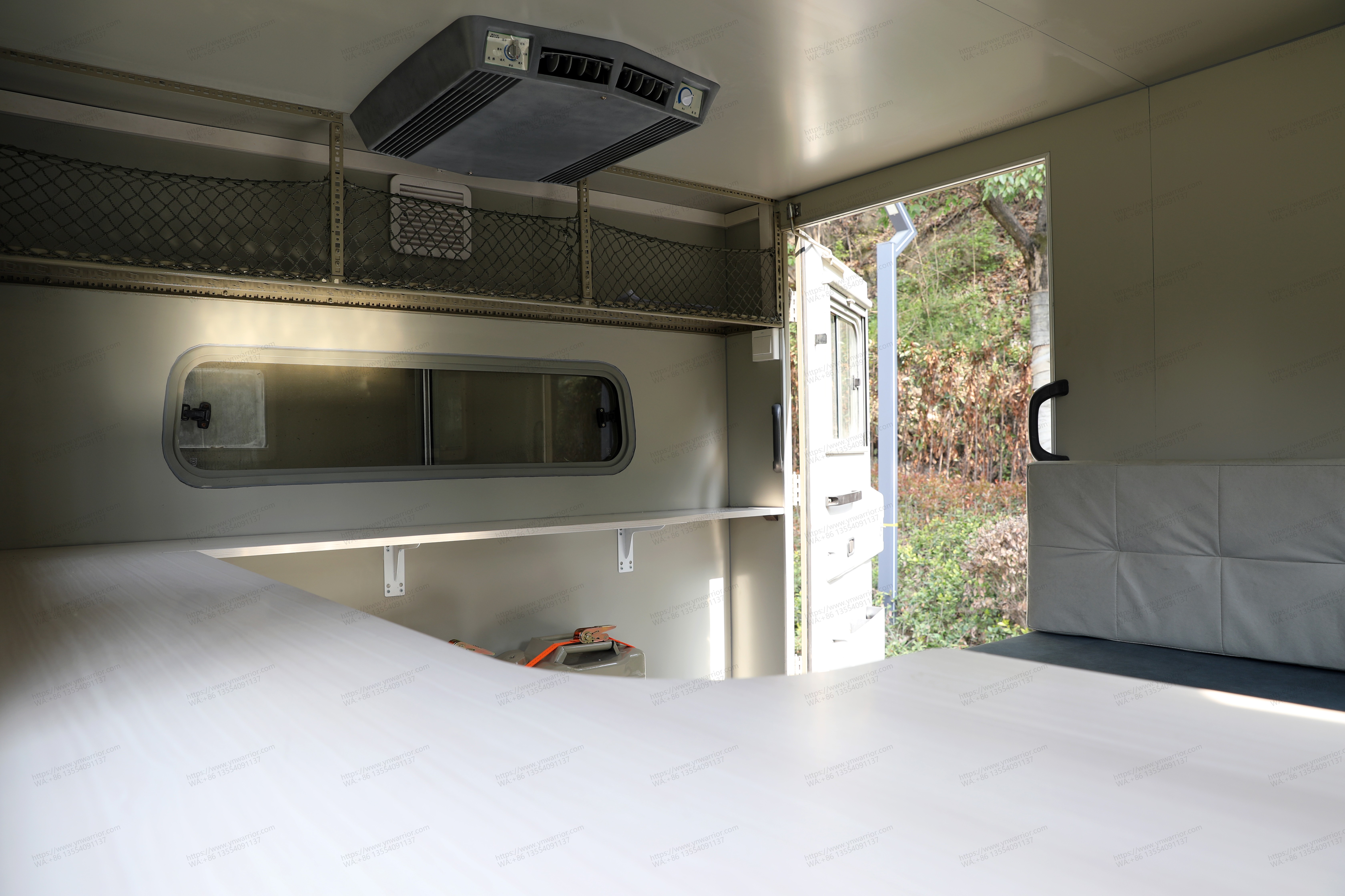 Chinese 4x4 off-road IVECO RV room