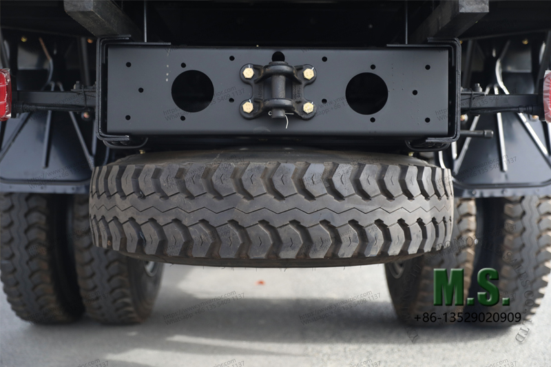 Dongfeng 4x2 cargo truck spare tyre position