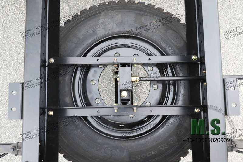 Spare tyre under the chassis, Dongfeng truck design