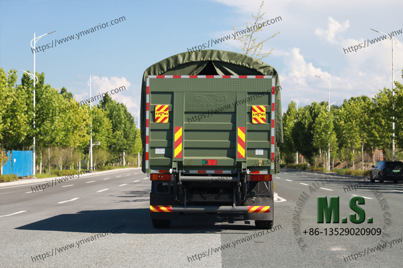 rear perspective of Dongfeng 4x4 cargo truck hydraulic gate