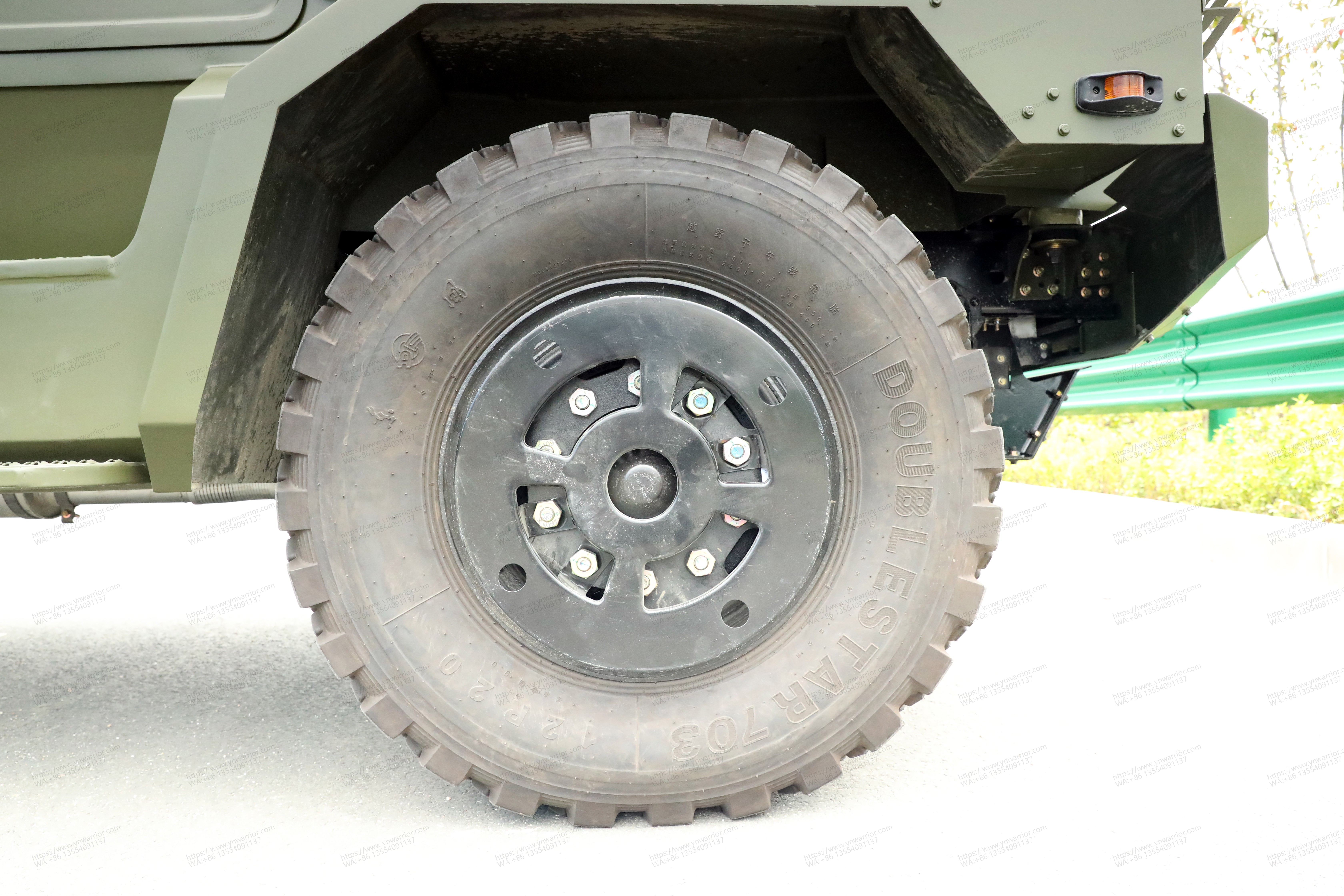 Dongfeng armored truck anti-bullet run-flat