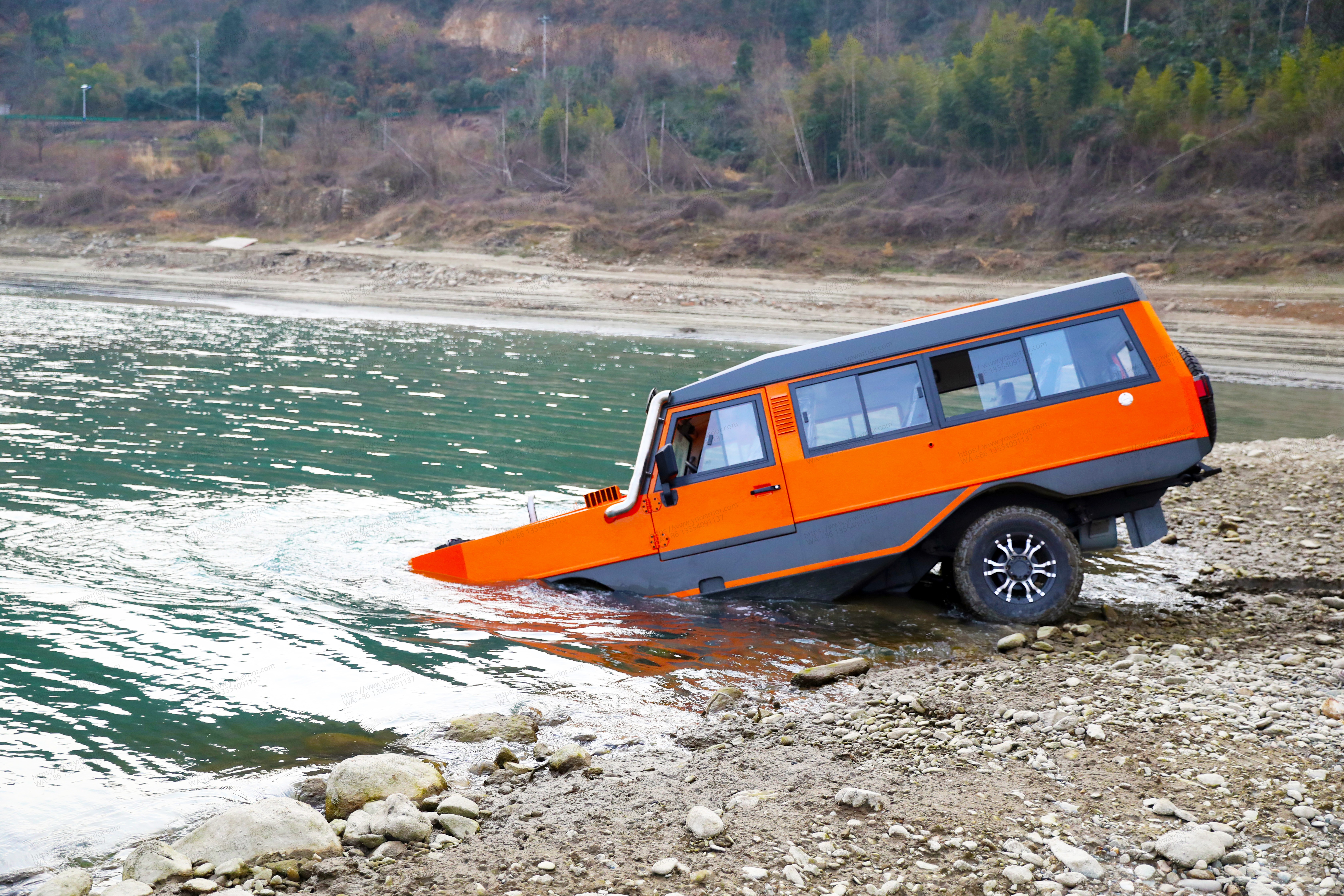 China 4x4 off-road civil amphibious vehicle