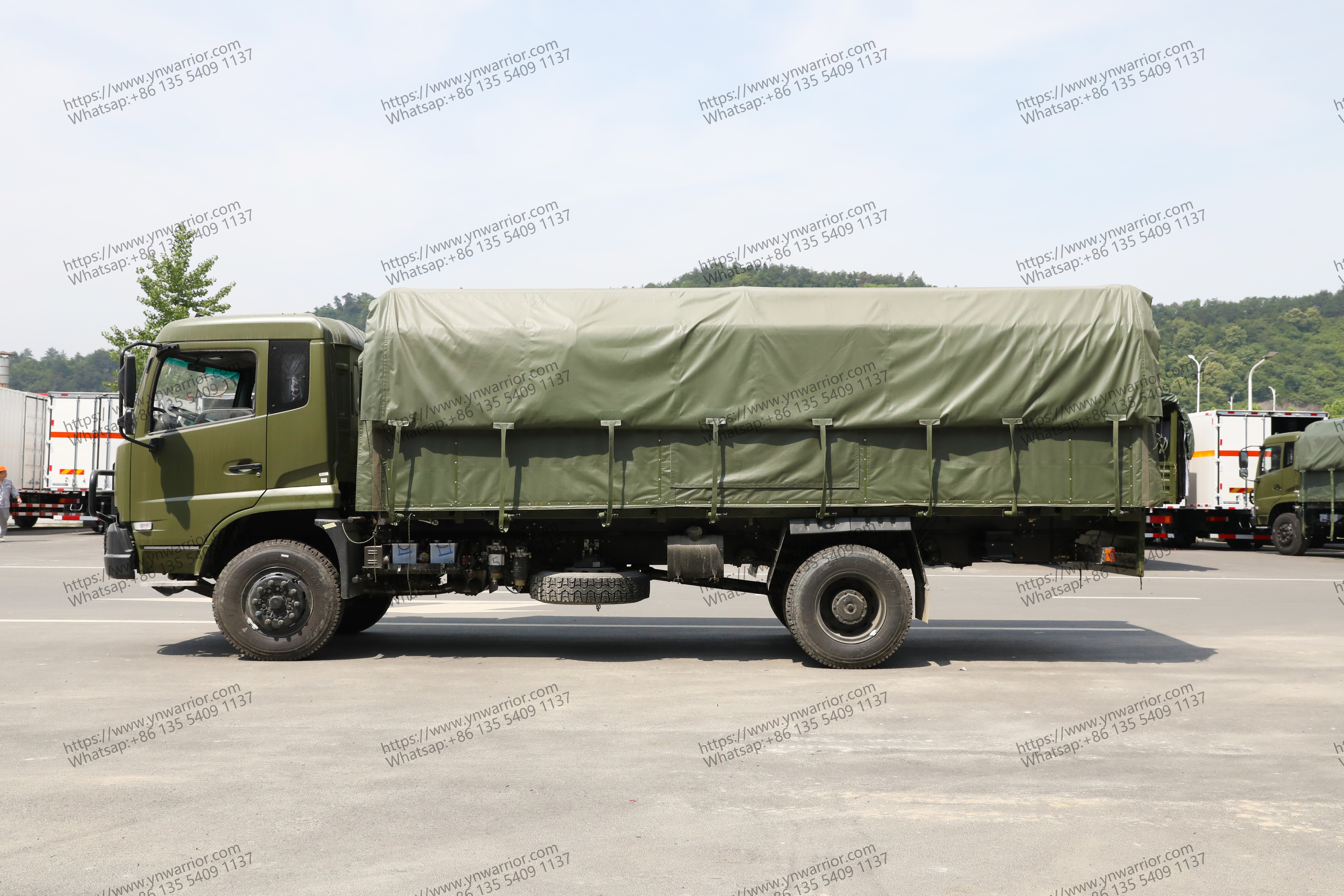 Dongfeng 4x4 troops truck with cannopy side perspective