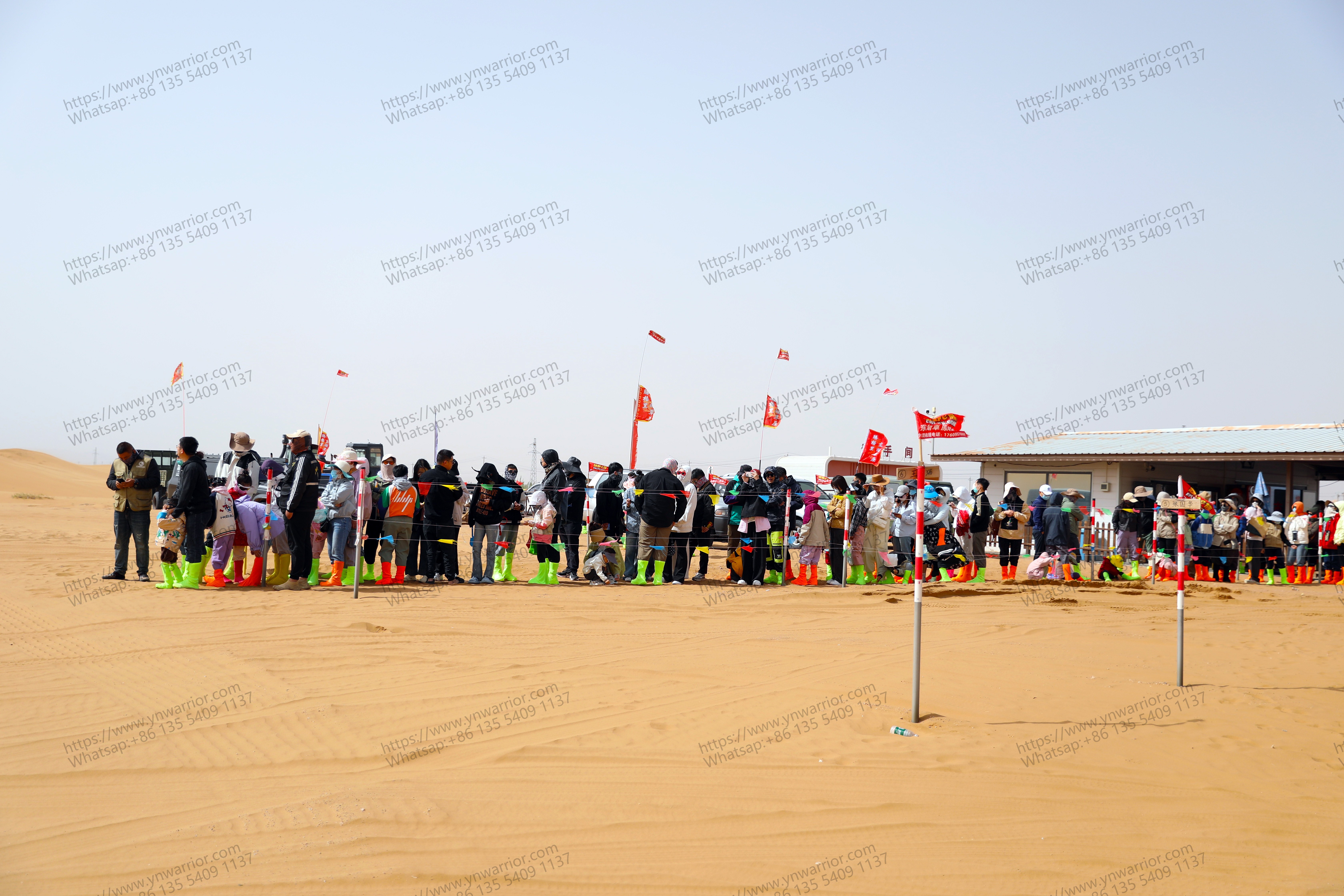 desert cruiser bus attract tourist