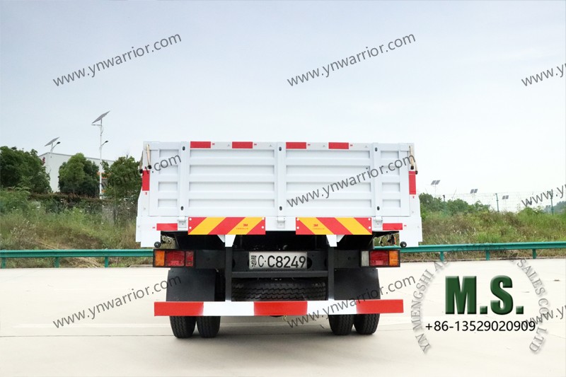rear perspective of dongfeng light duty cargo truck