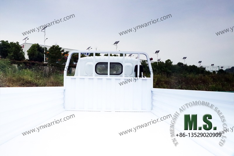 interior of fence cargo box dongfeng light duty cargo truck
