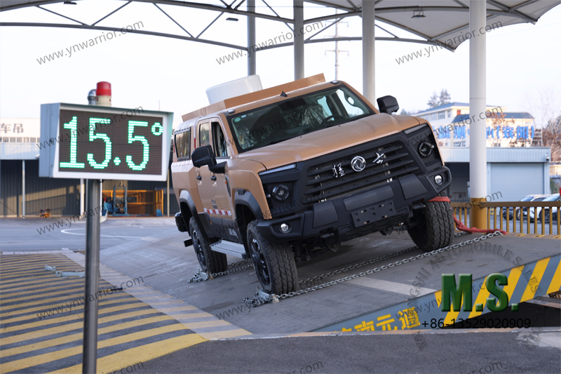 Chinese 4x4 high-end euro-6 double wishbone independents suspension pick-up side slope driving test