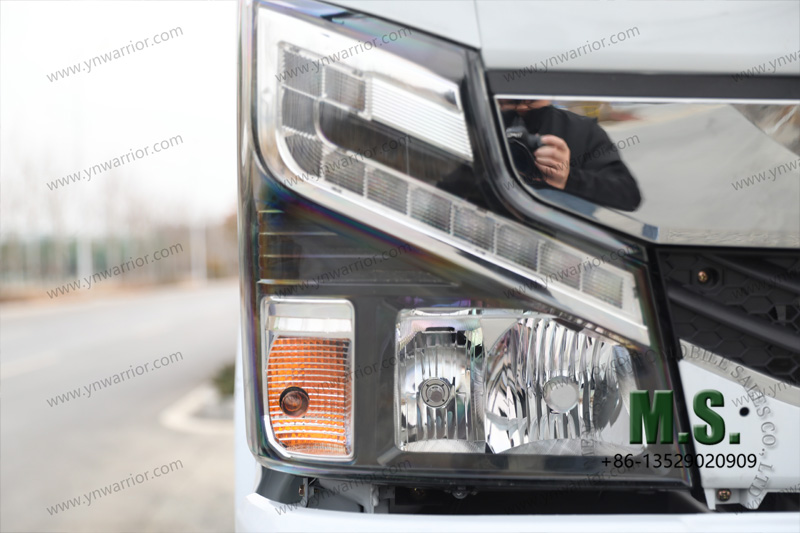 Dongfeng 4x4 modern cab truck chassis with cab medium duty good design front head light