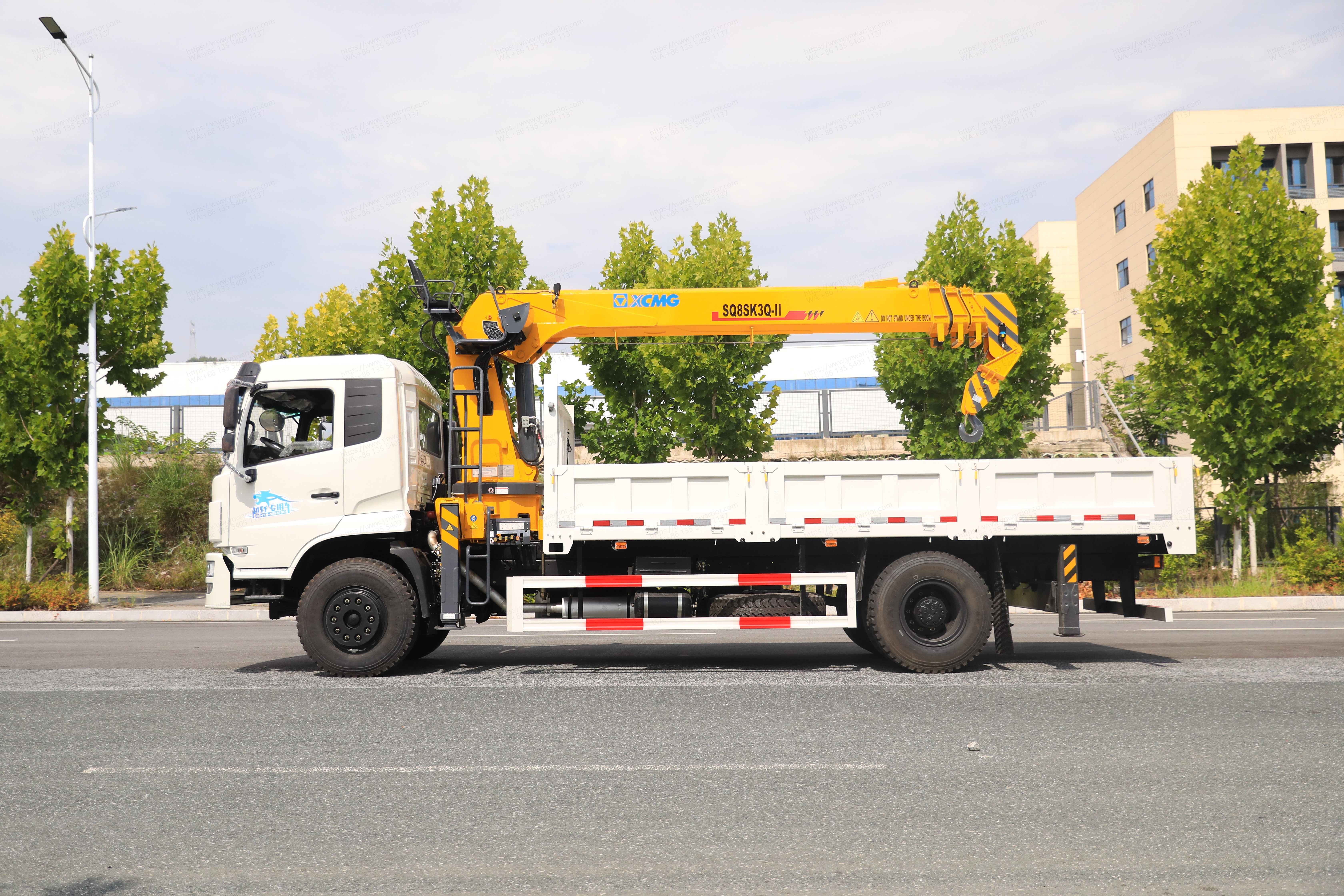 Chinese Dongfeng boom truck