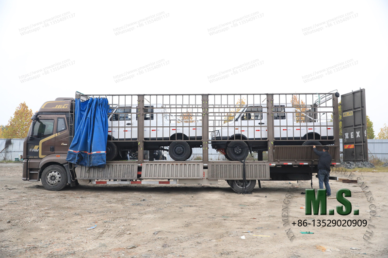 Iveco China trucks shipping in the fence truck