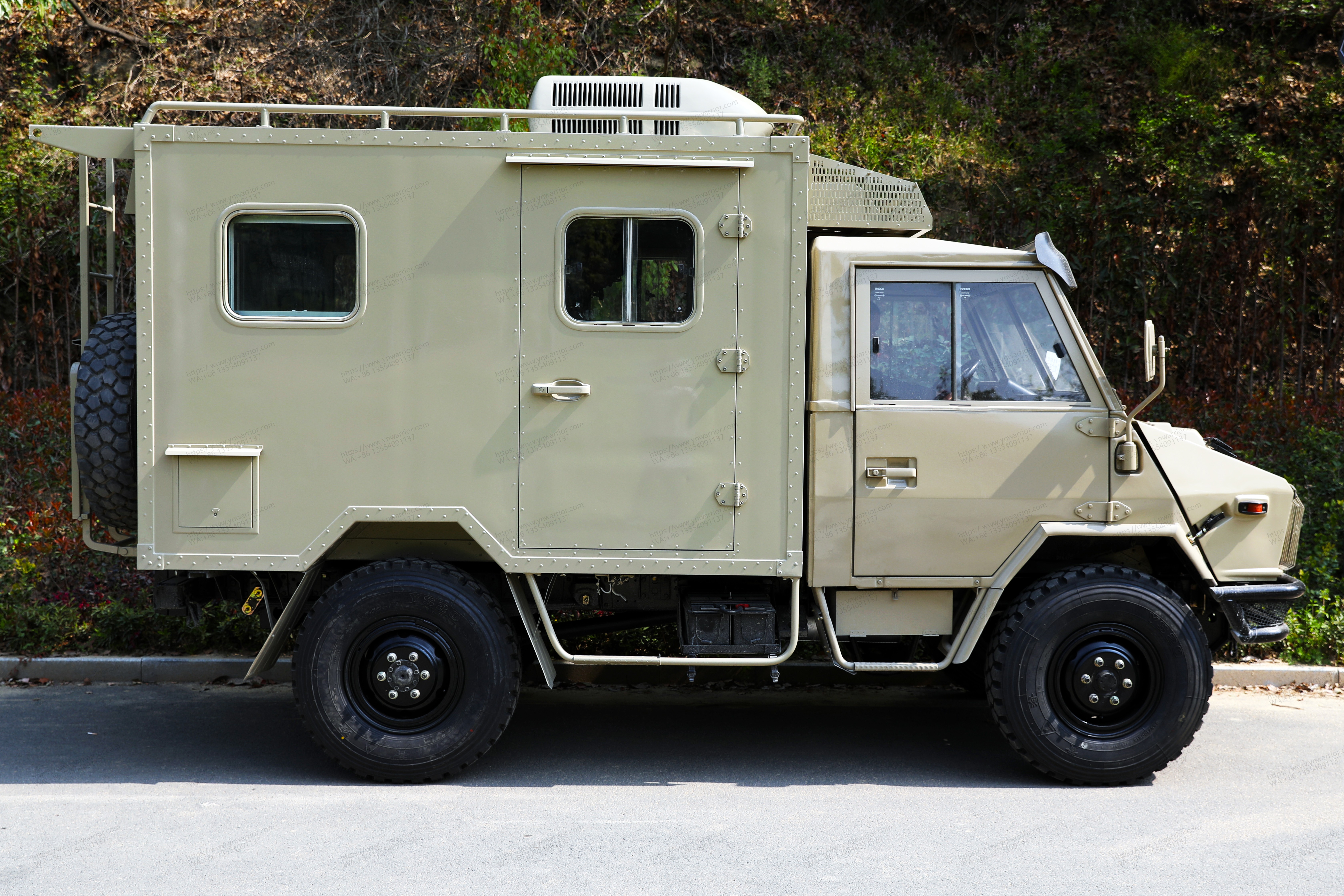 Chinese 4x4 off-road IVECO RV right side