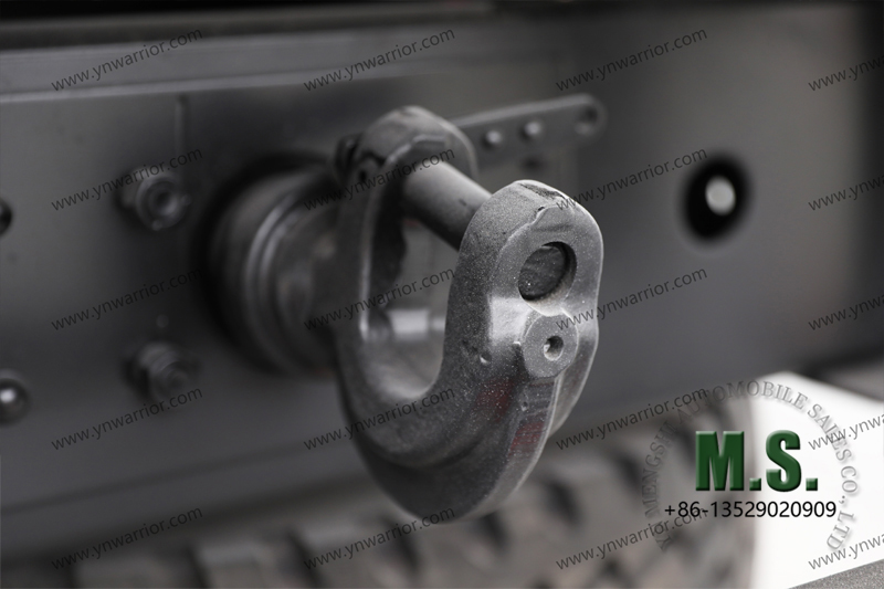 Dongfeng trucks towing hook and under-type spare tyre