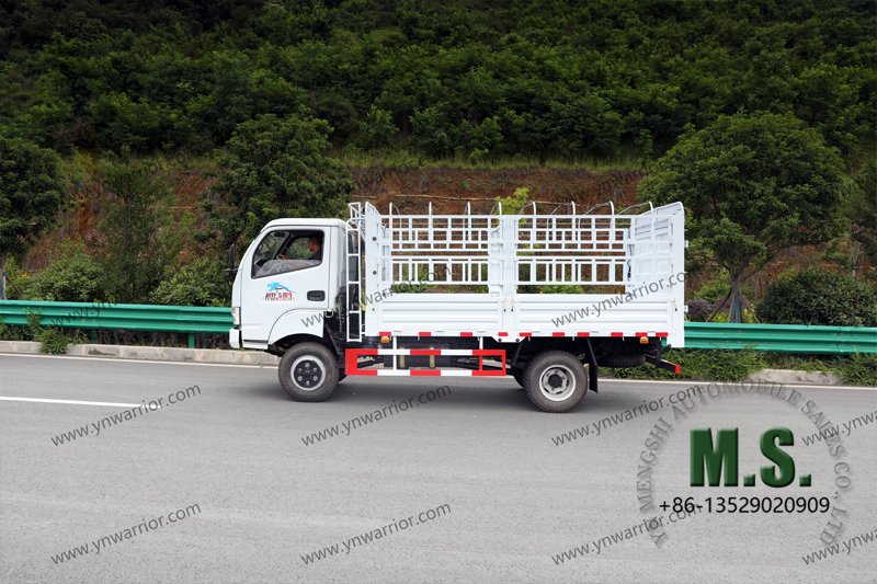 Dongfeng livestock truck