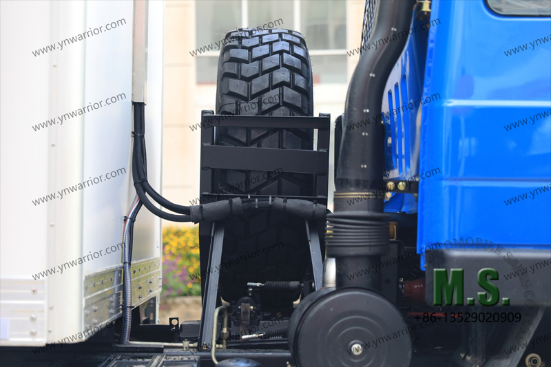 spare tyre behing the cab dongfeng 4x4 refrigerator truck