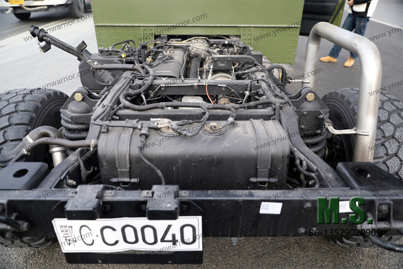 Dongfeng Mengshi 4x4 off-road chassis with cab back of chassis