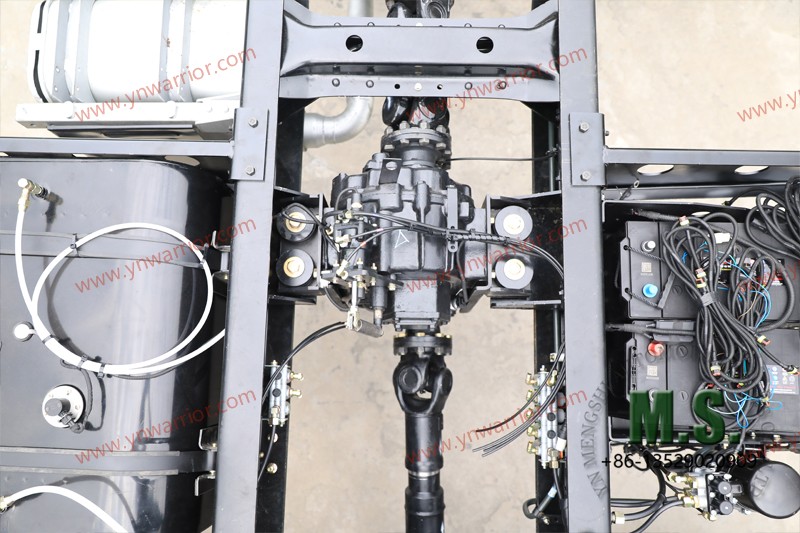 transfer case of 6x6 off-road massive rolling chassis