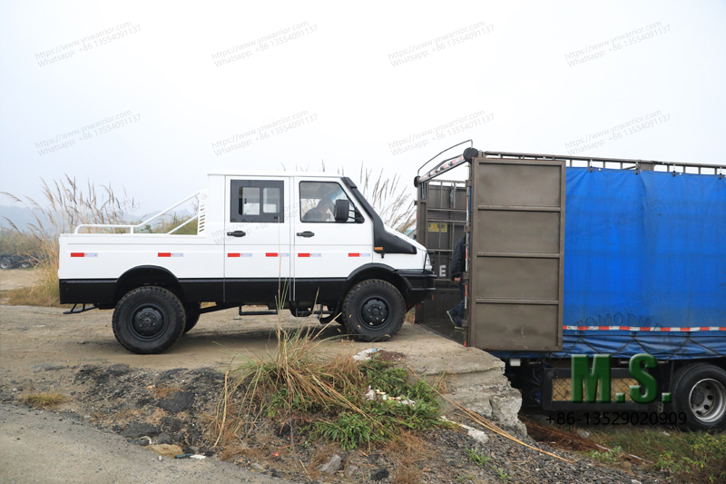 loading the Iveco small trucks into tractor truck