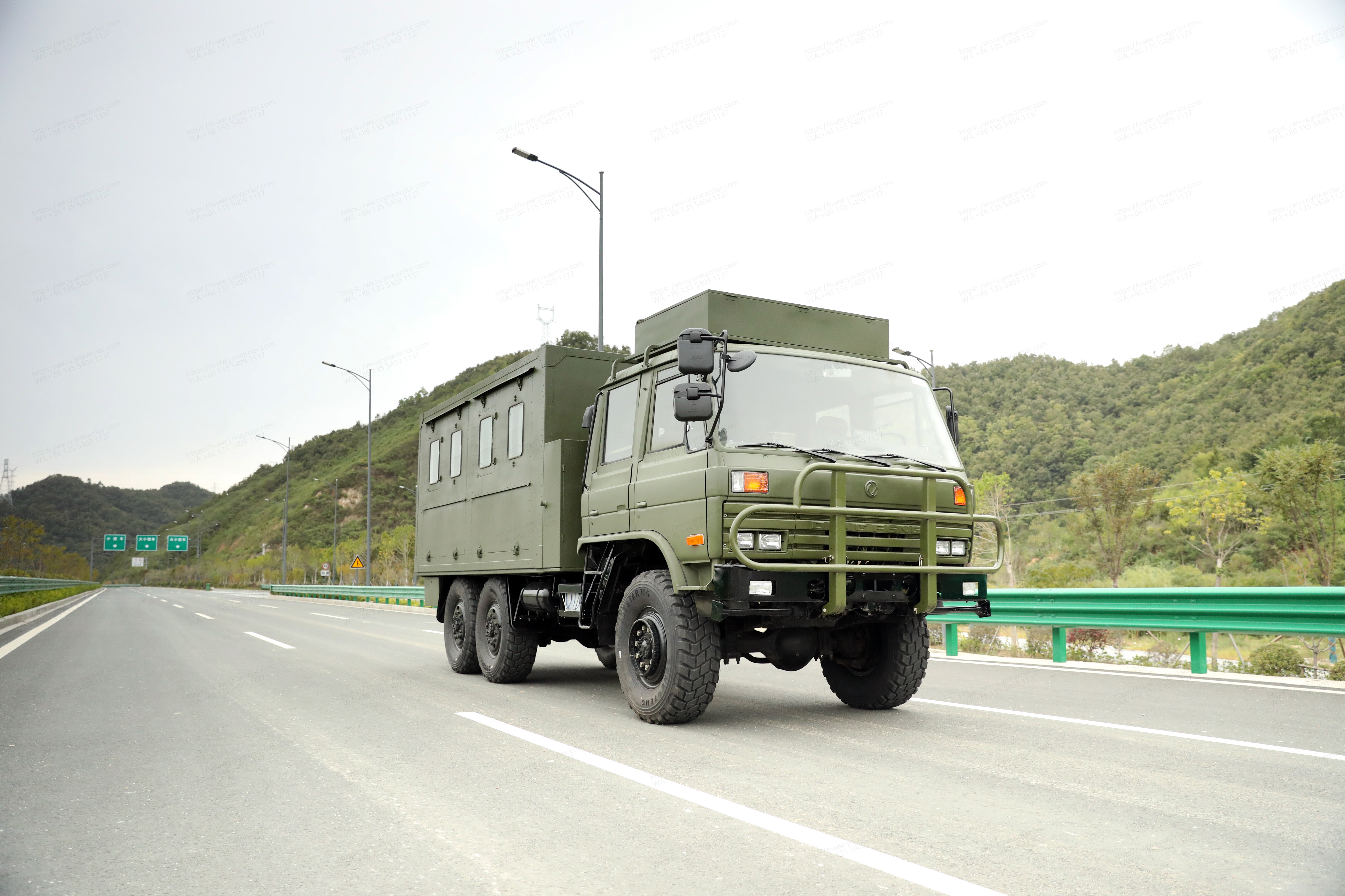 Dongfeng 6x6 off-road truck with passenger box