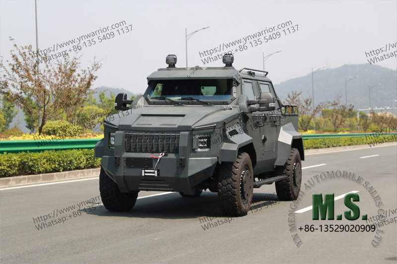 4x4 off-road armored pick-up