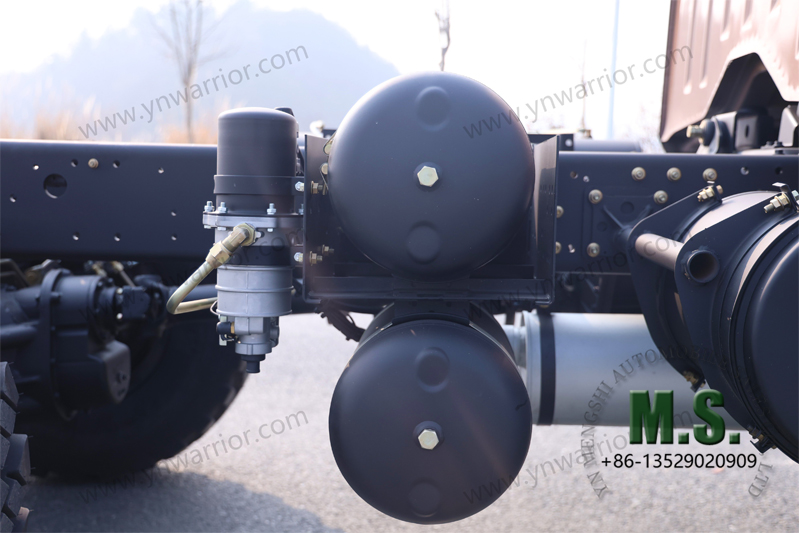 Dongfeng 11-ton 6x6 off-road truck single rear tyre air brake cylinder