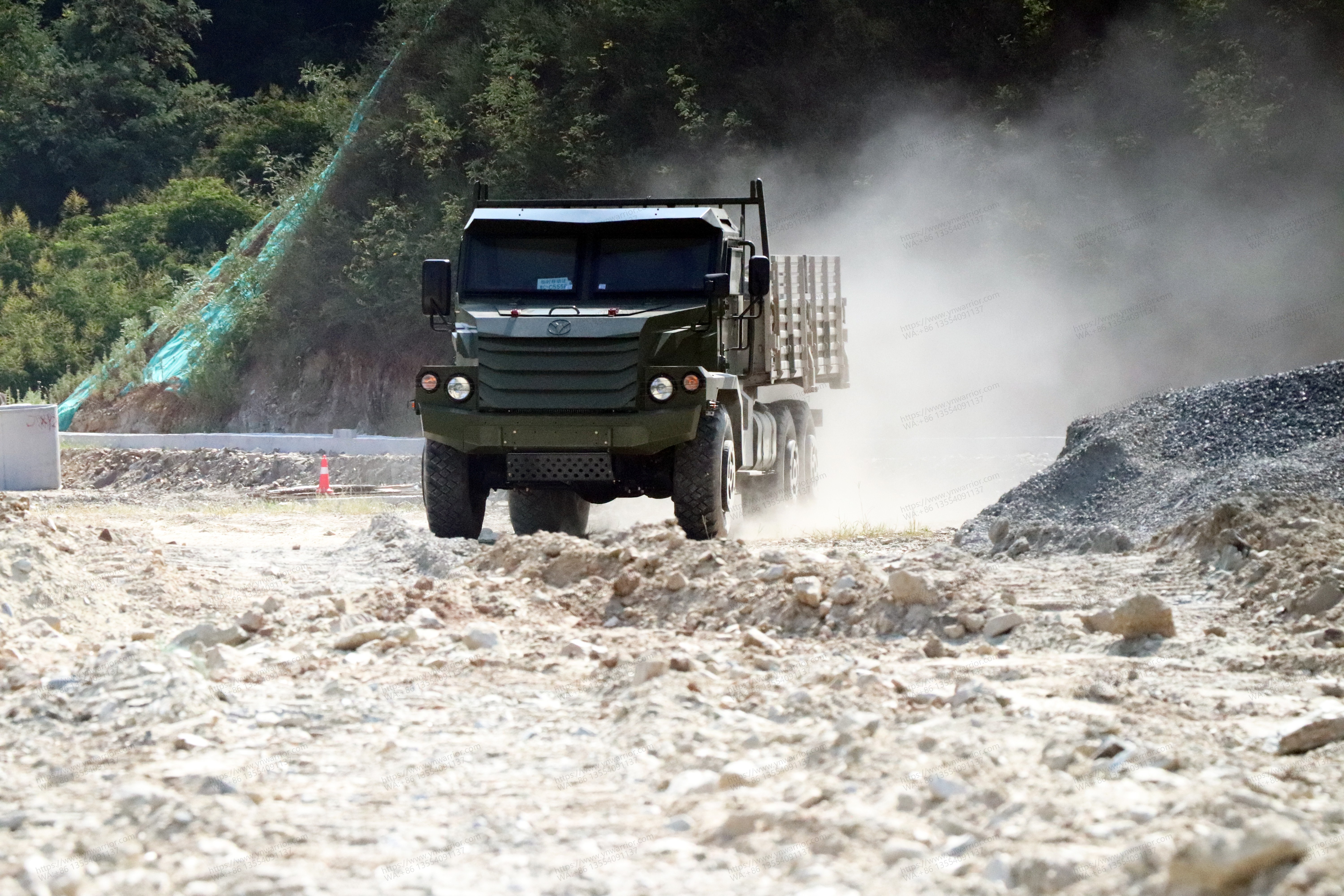 Dongfeng 6x6 off-road high mobility combat truck