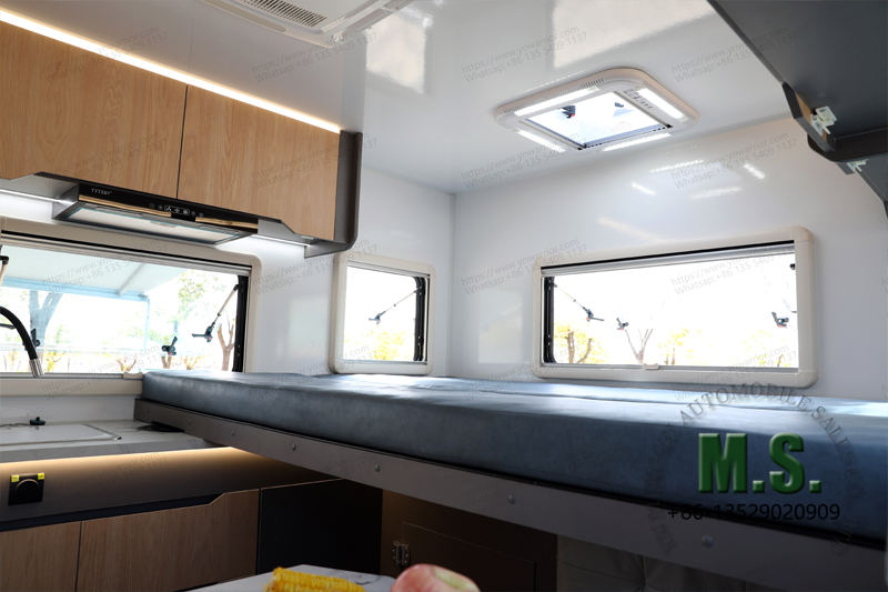 China Iveco 4x4 Off-road RV bed