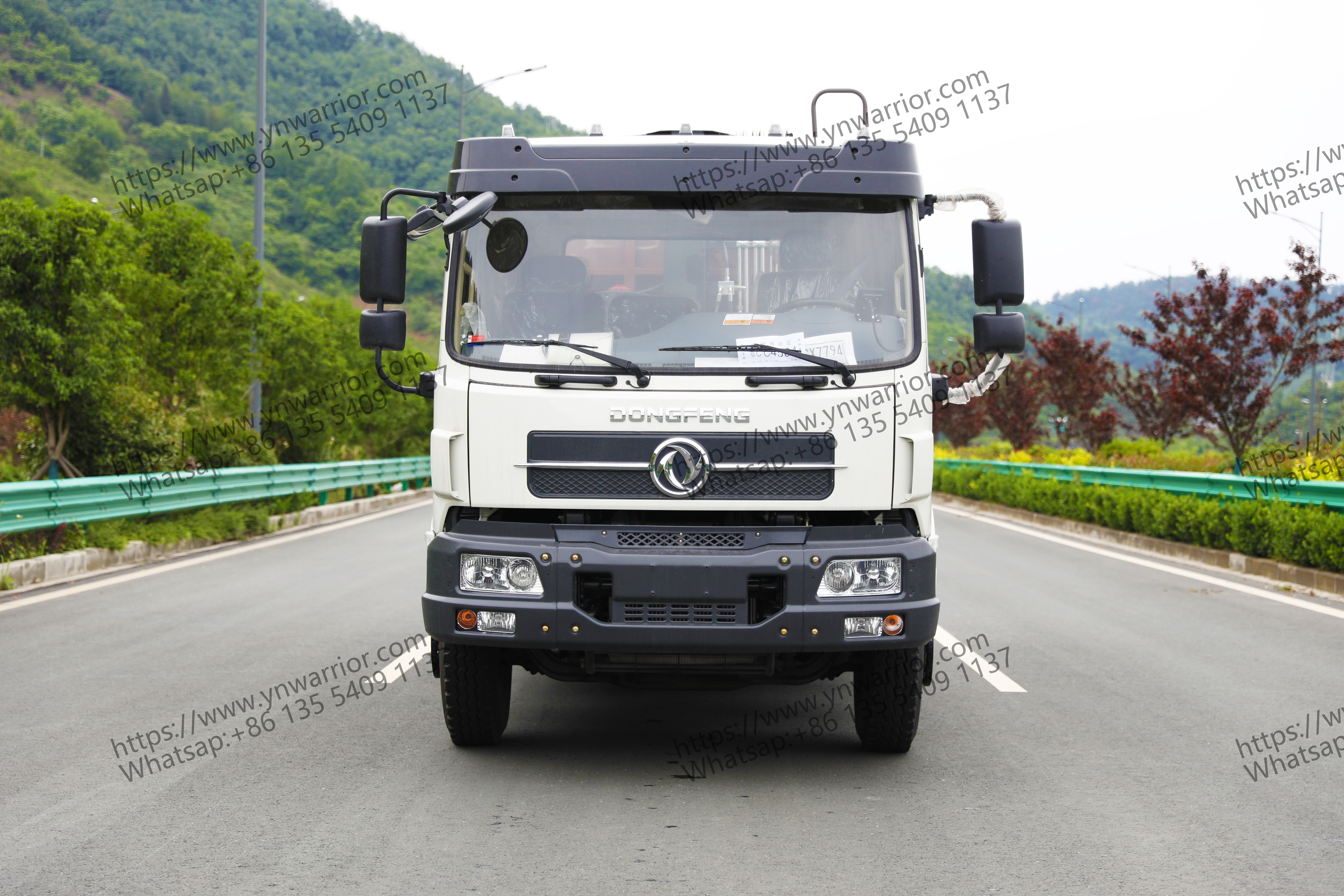 Dongfeng garbage truck factory direct front perspective