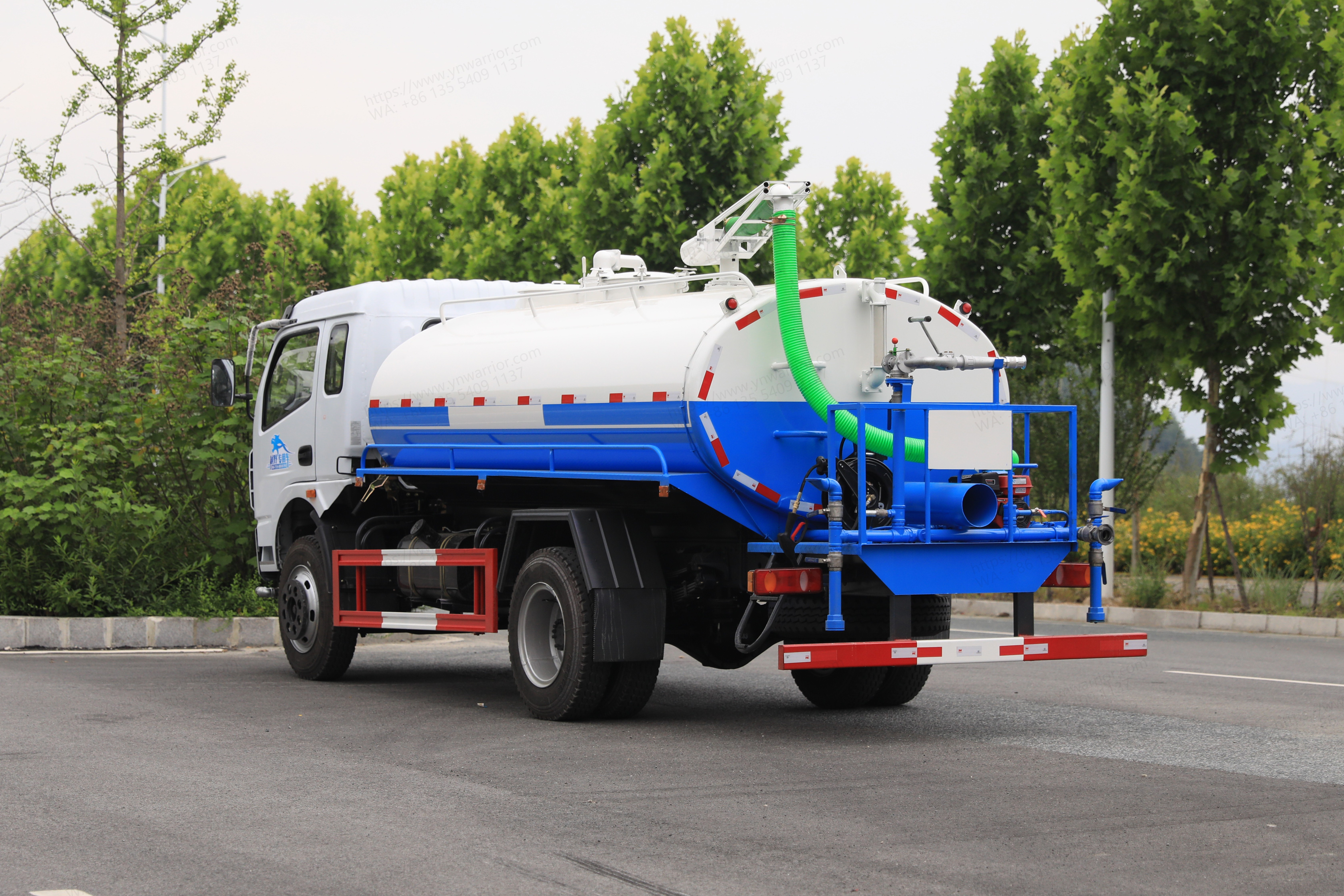 suction sewage truck self-clean