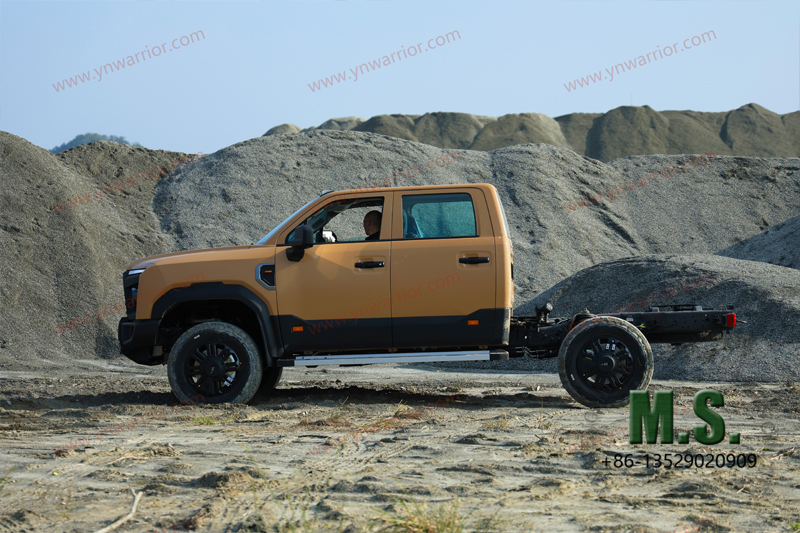 Dongfeng Mengshi MS600 side perspective on wild