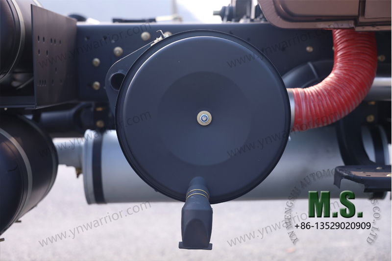 Dongfeng 11-ton 6x6 off-road truck single rear tyre air filter