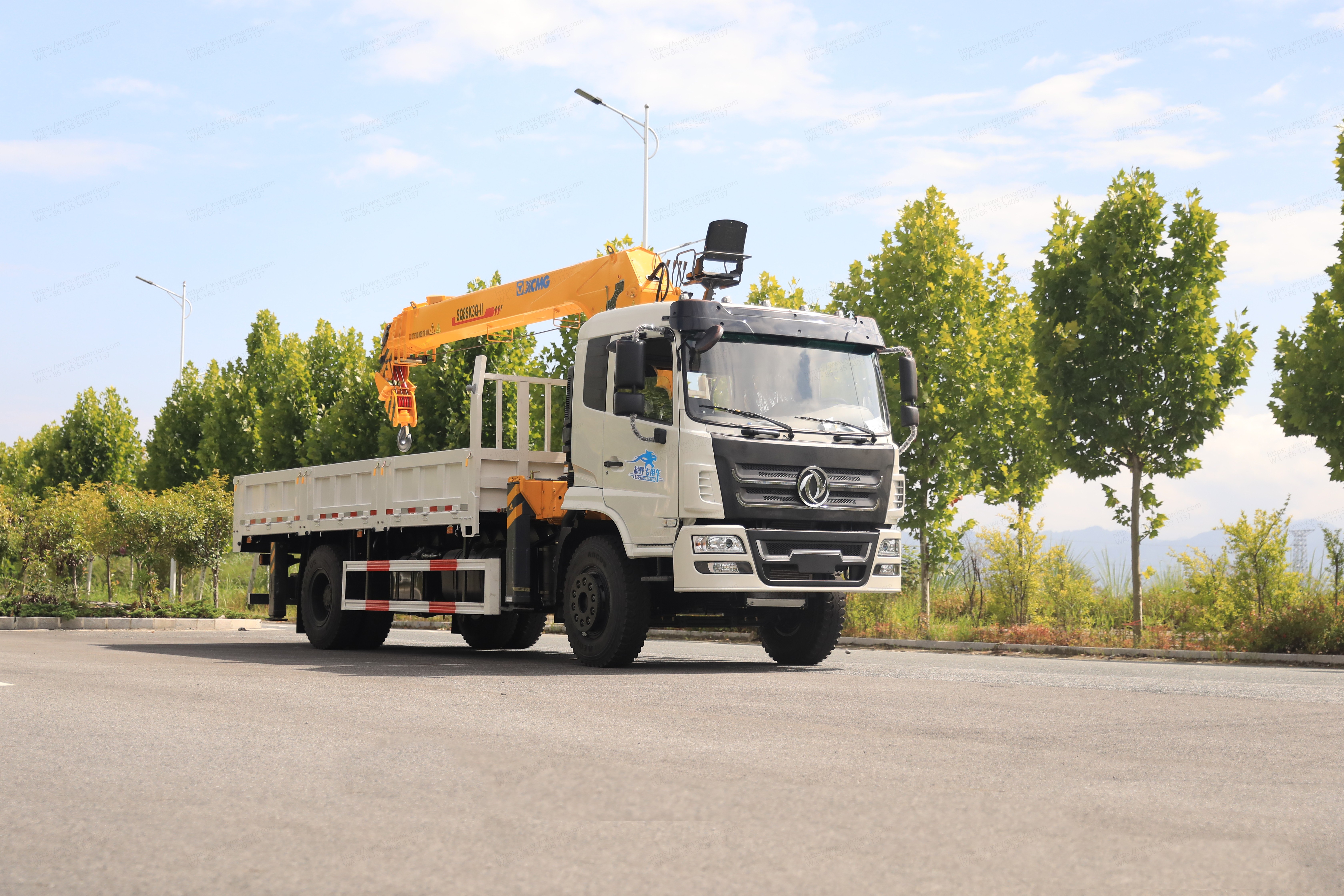 Chinese Dongfeng crane truck with XCMG