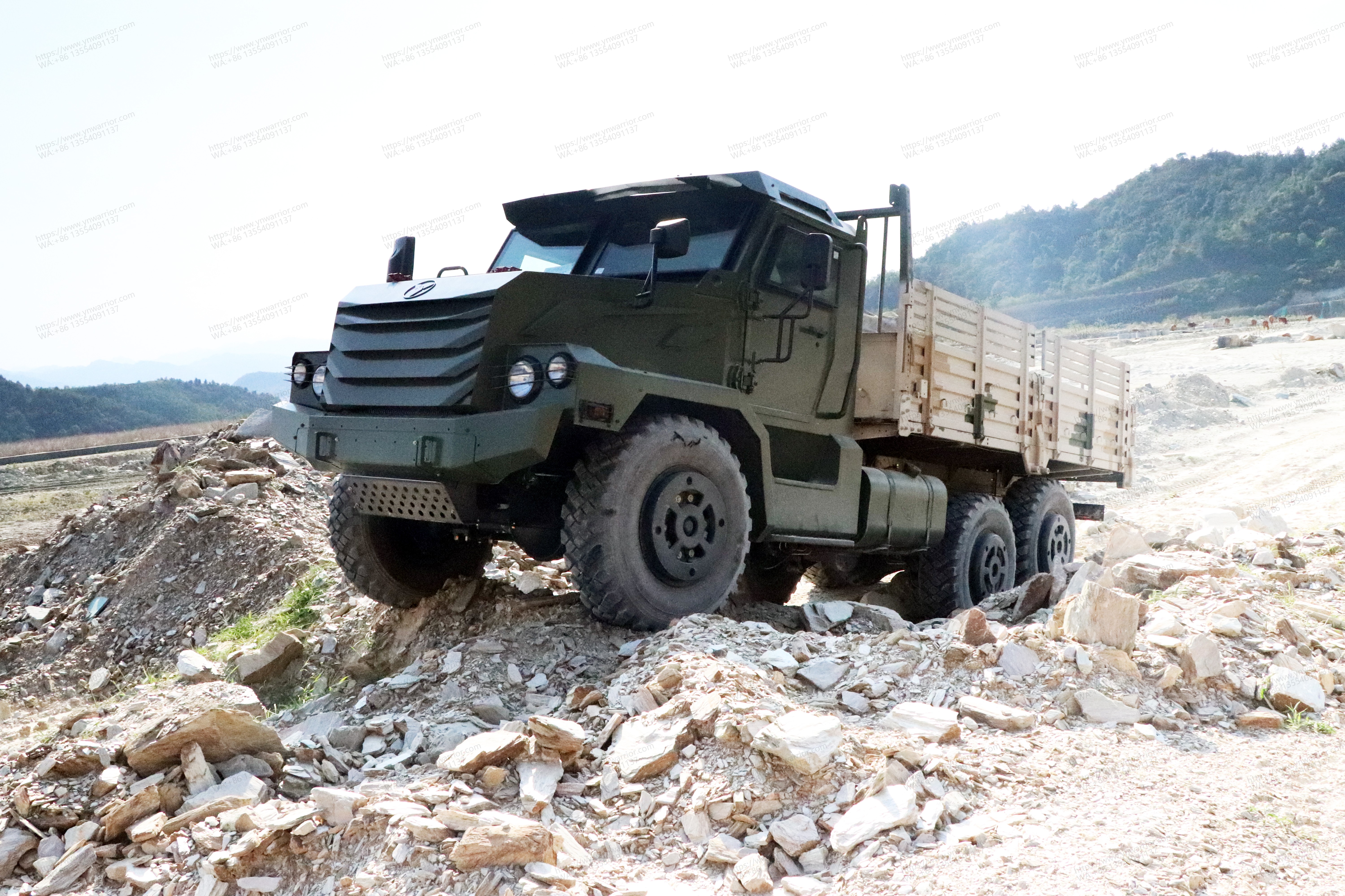 Dongfeng 6x6 off-road military bulletproof armored truck force transporting